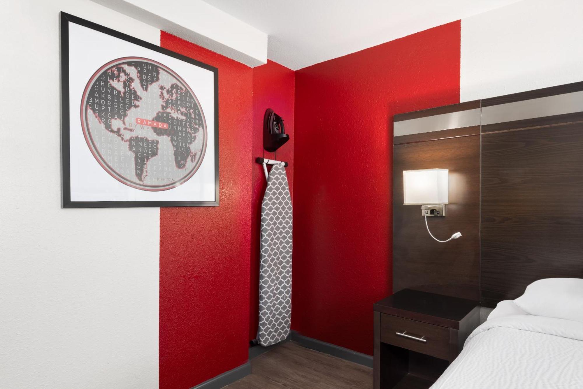 Ramada By Wyndham Medford Airport North Motel Exterior photo