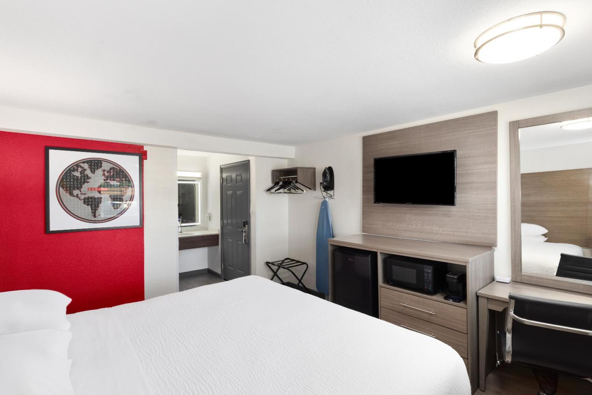 Ramada By Wyndham Medford Airport North Motel Exterior photo