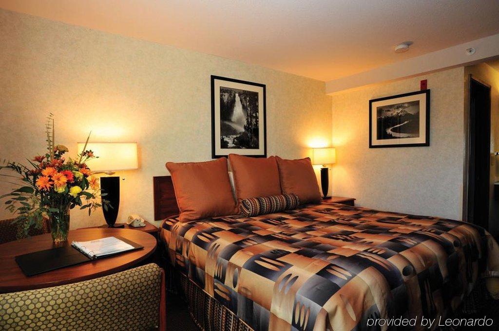 Ramada By Wyndham Medford Airport North Motel Room photo