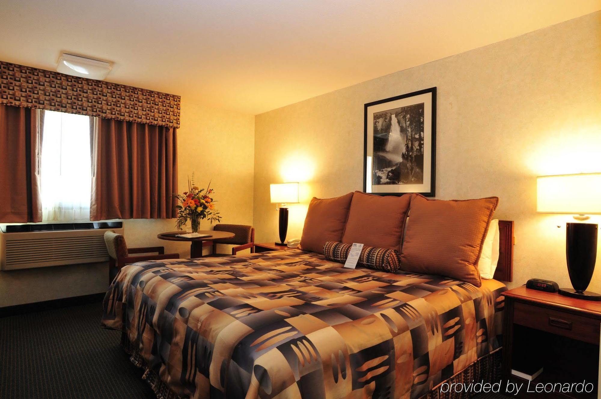 Ramada By Wyndham Medford Airport North Motel Room photo