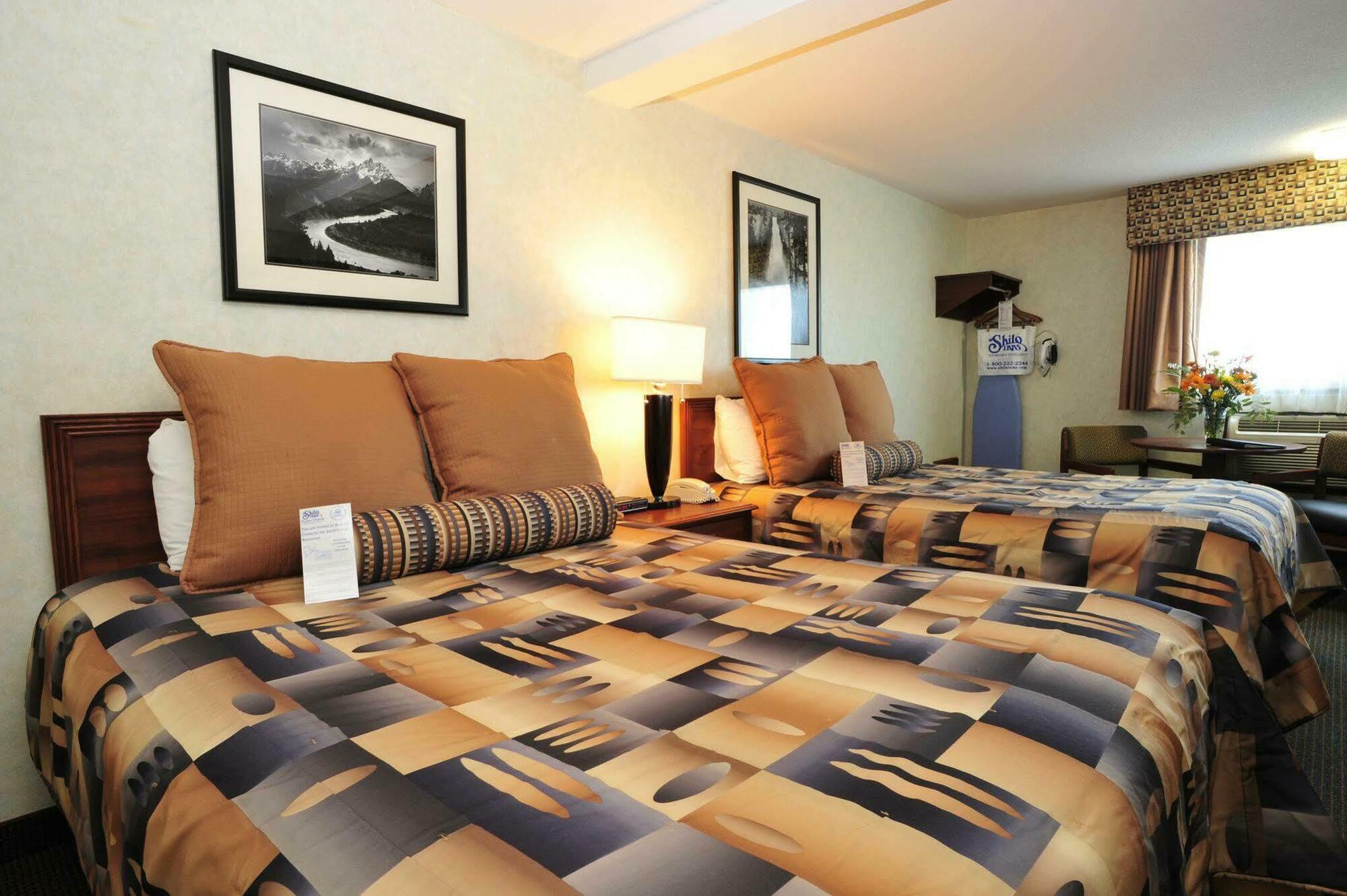 Ramada By Wyndham Medford Airport North Motel Exterior photo