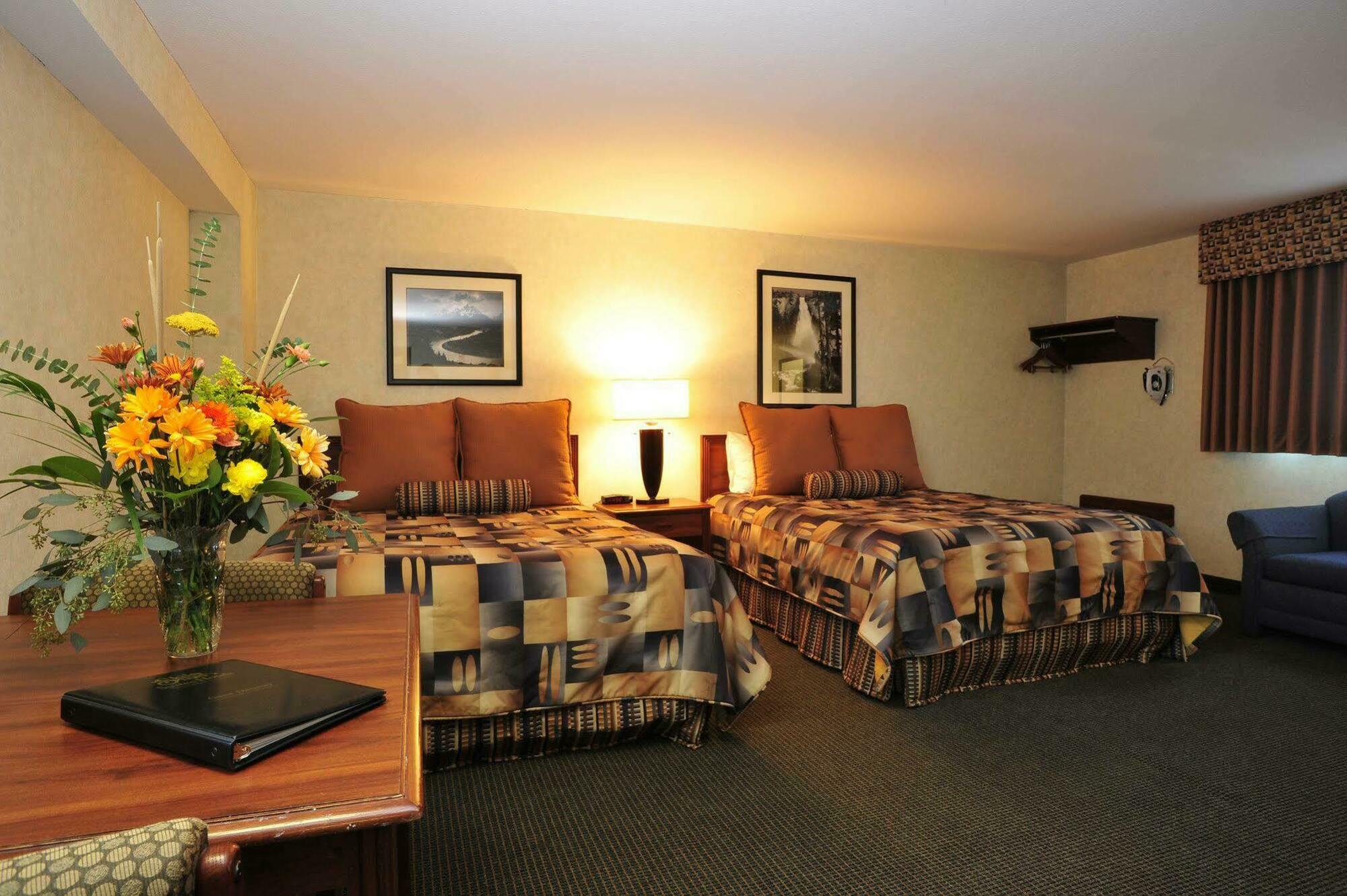 Ramada By Wyndham Medford Airport North Motel Room photo